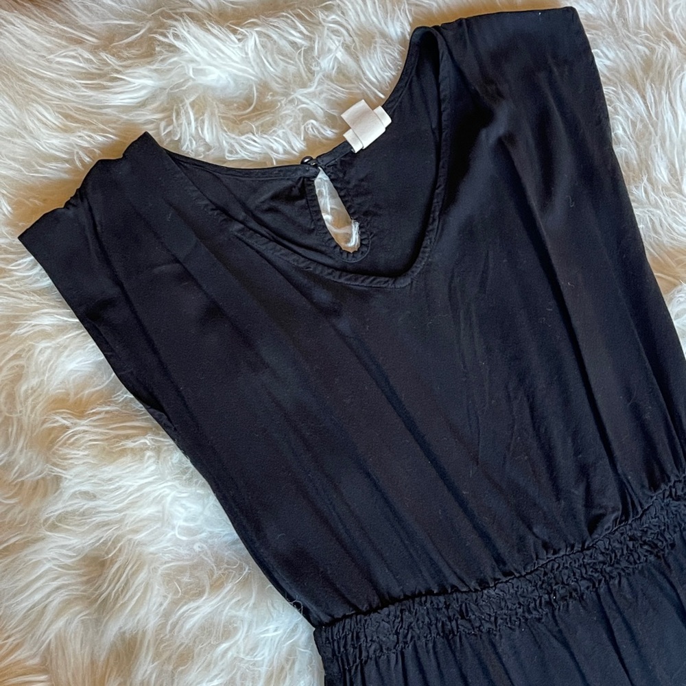 Black Dress with Pockets 👋 - Picture 2 of 9